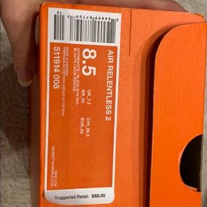 Men’s Nike sneakers in 8.5. Brand new in box!